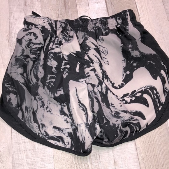 Nike Dri fit black swirl print athletic running shorts size medium - Picture 5 of 6